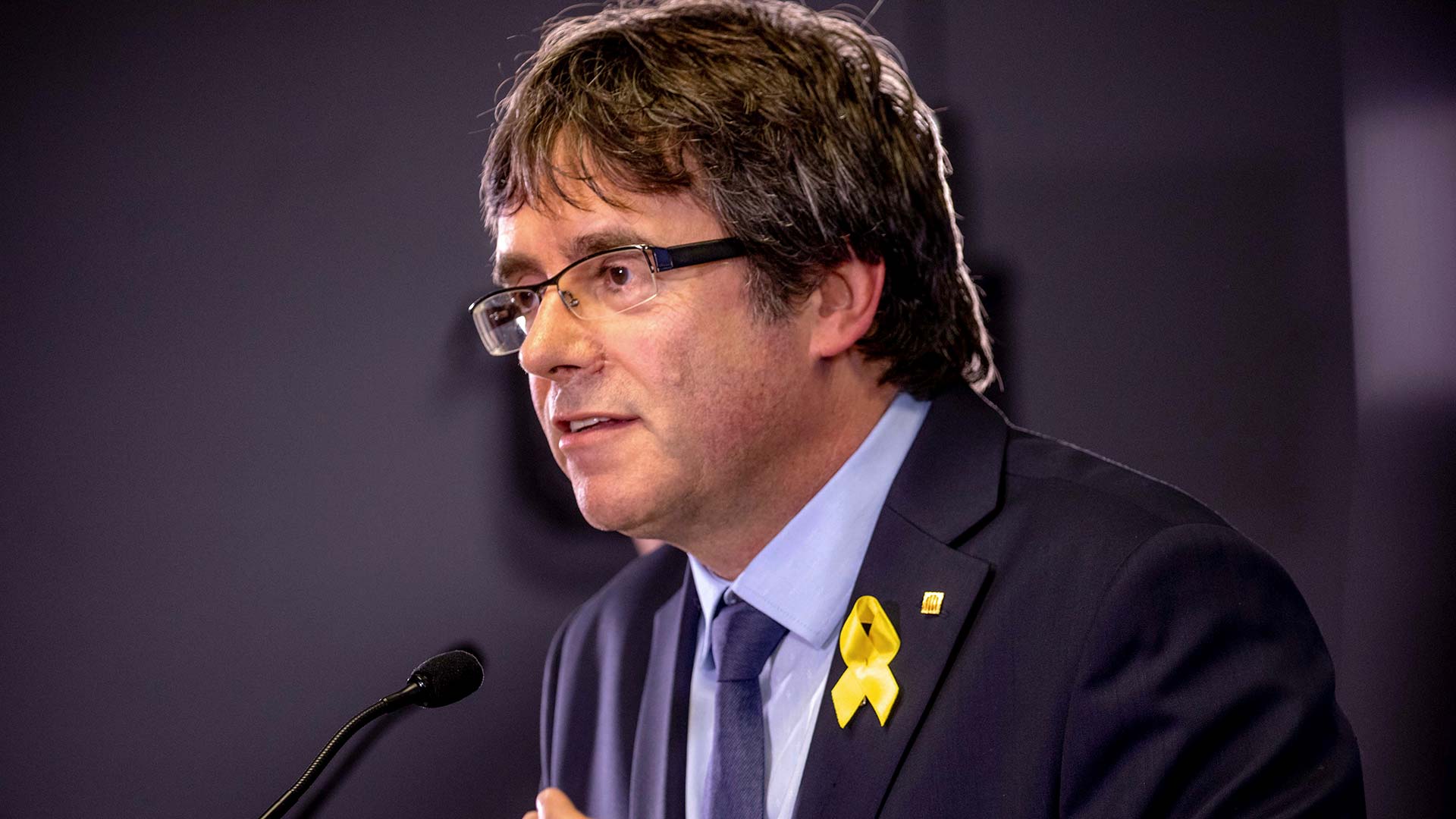 El Constitucional admite el recurso de Puigdemont contra su suspensión