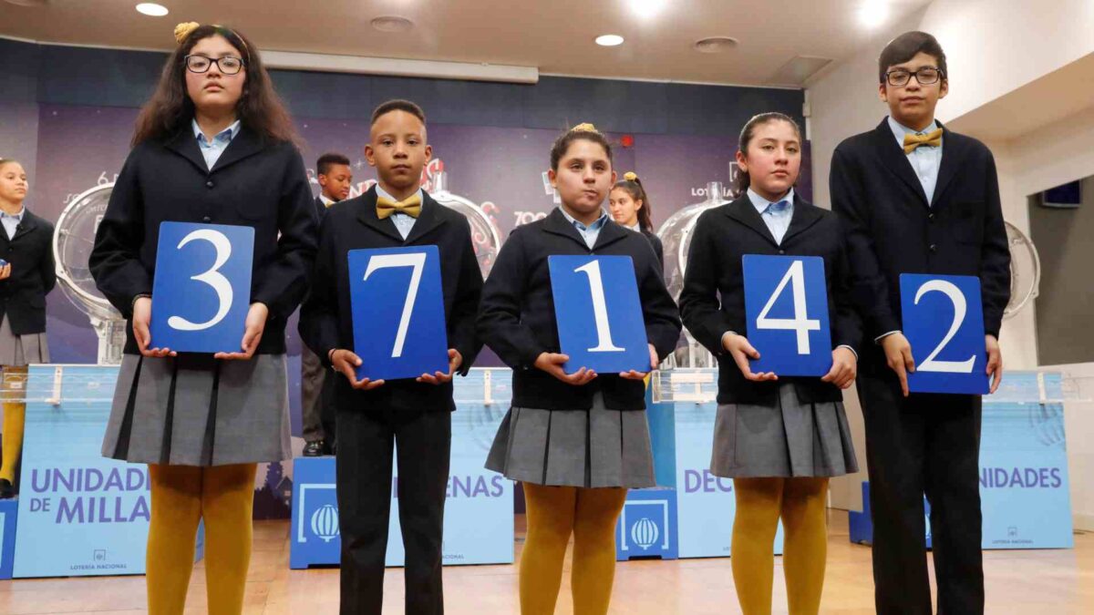 El primer premio de la lotería del Niño es el número 37142