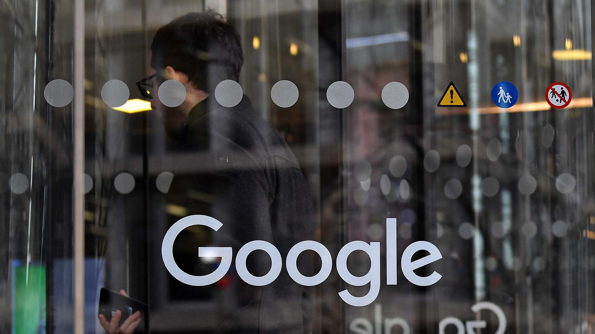 Francia multa a Google con 50 millones de euros por uso de datos personales