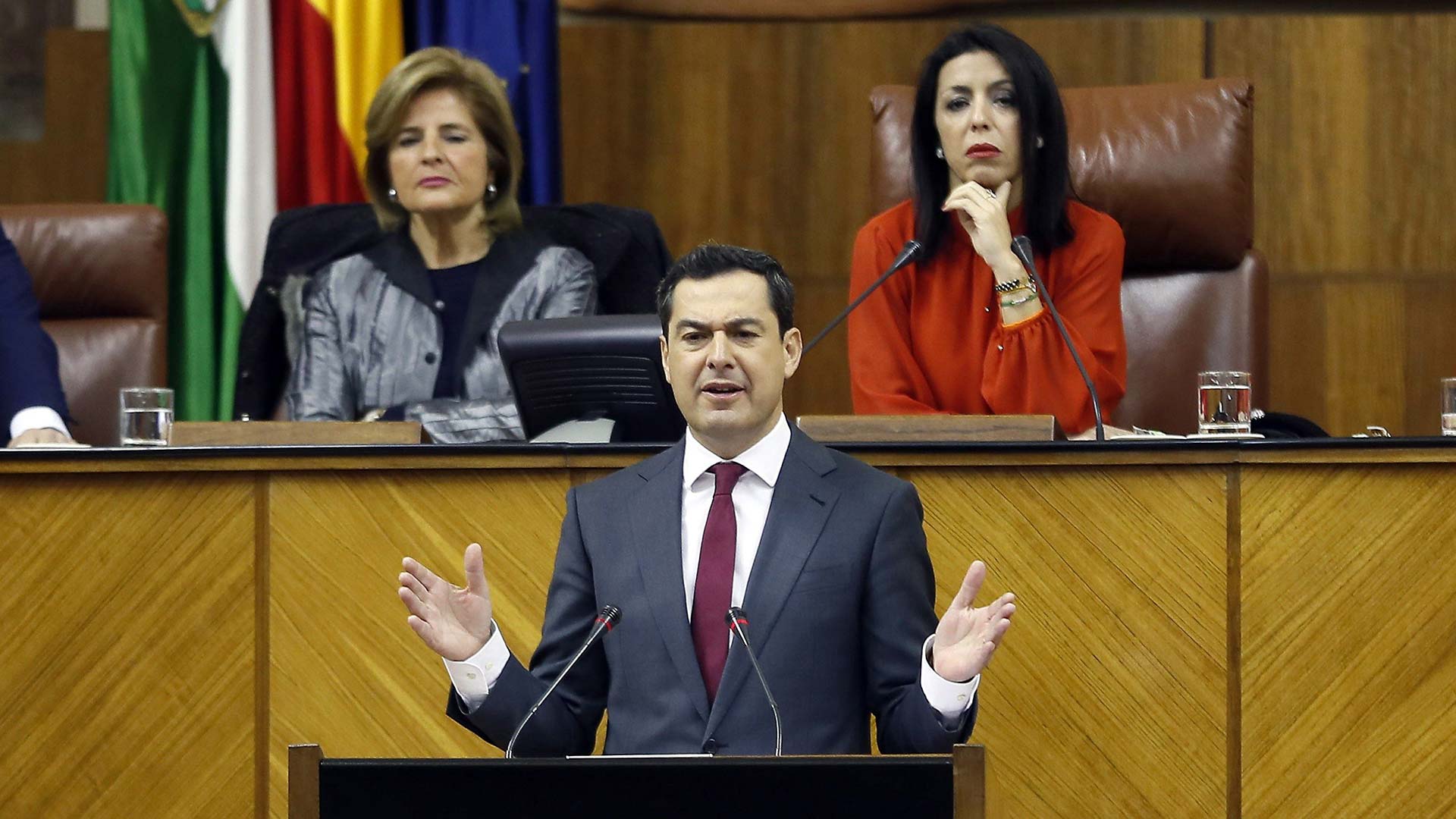 Juanma Moreno se convierte en el primer presidente no socialista de Andalucía
