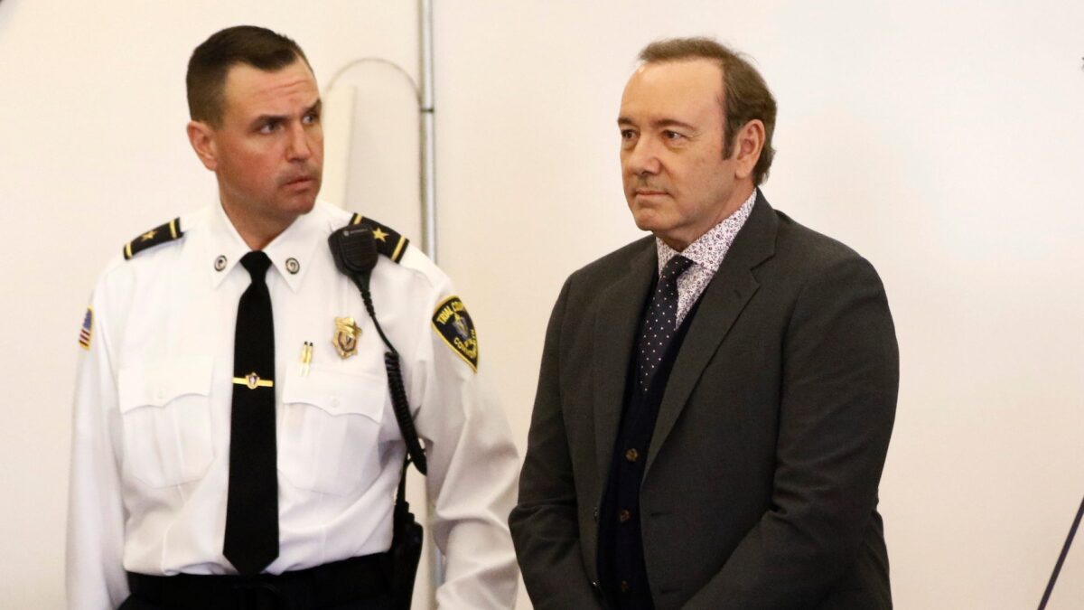 Kevin Spacey queda en libertad bajo fianza tras declarar ante el juez por un presunto abuso sexual