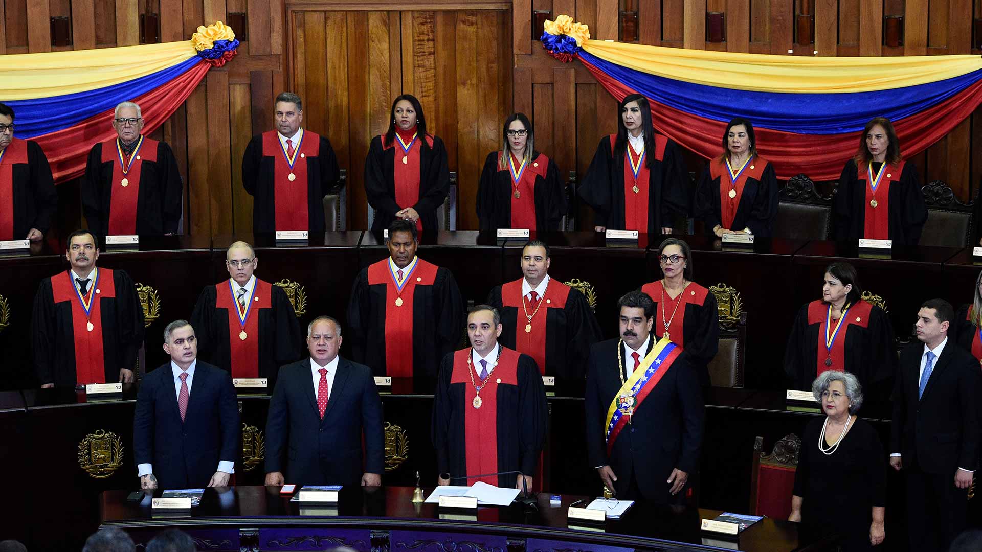 La cúpula militar y el Supremo de Venezuela muestran su apoyo a Maduro