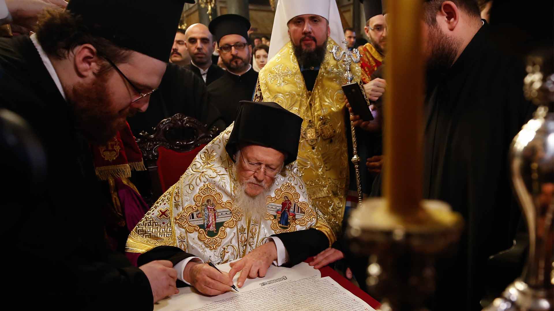 La Iglesia ortodoxa de Ucrania se separa formalmente de la de Rusia