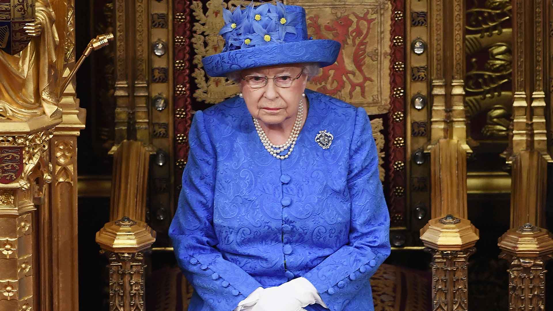 La reina Isabel se pronuncia sobre el Brexit e insta a hallar un "terreno común"