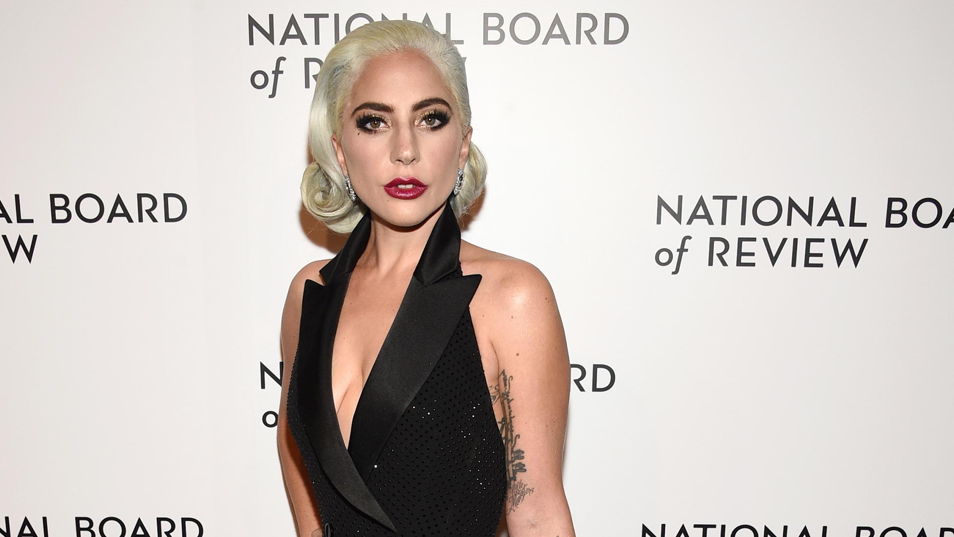 Lady Gaga respalda las acusaciones por acoso sexual contra R. Kelly
