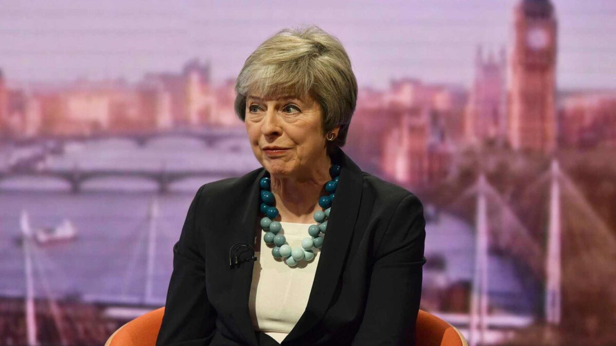 May advierte de que Reino Unido se adentrará en un “terreno inexplorado” si cae el pacto del Brexit