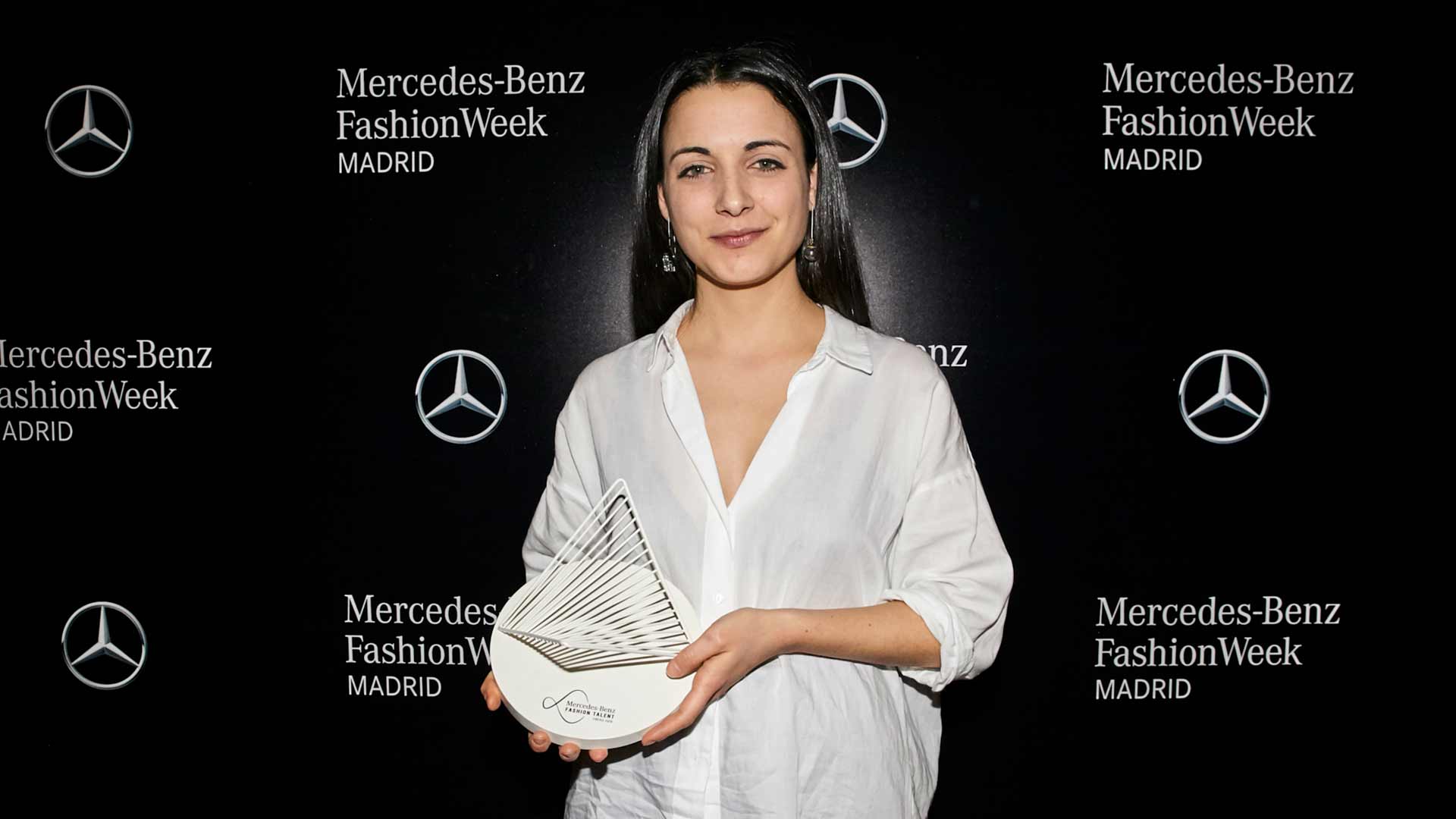 Melania Freire, ganadora del Mercedes-Benz Fashion Talent: “La moda te permite profundizar mucho en las cosas”