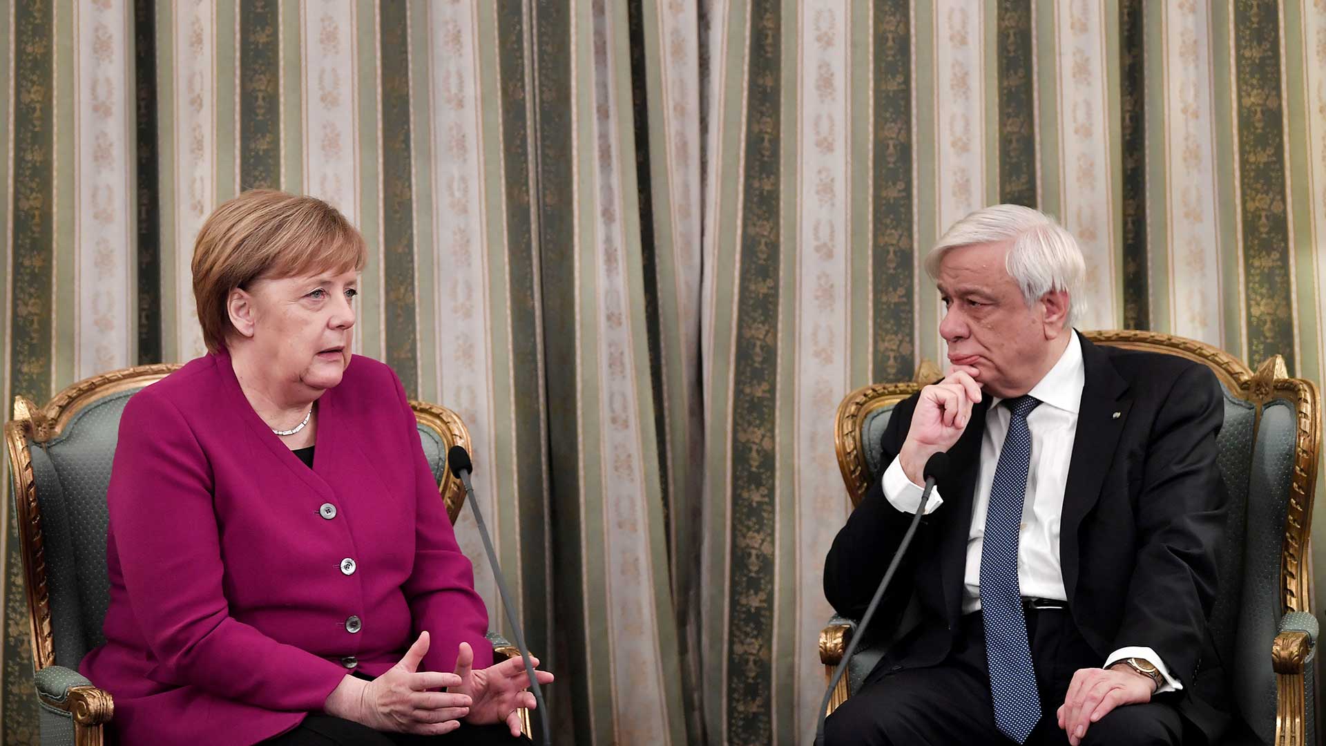 Merkel reconoce la «responsabilidad» histórica de Alemania de los crímenes nazis en Grecia