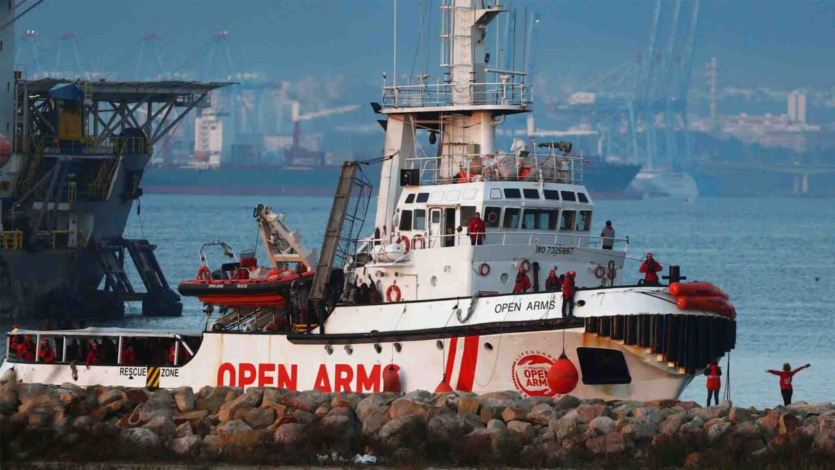 Open Arms denuncia que Fomento les impide zarpar hacia el Mediterráneo central