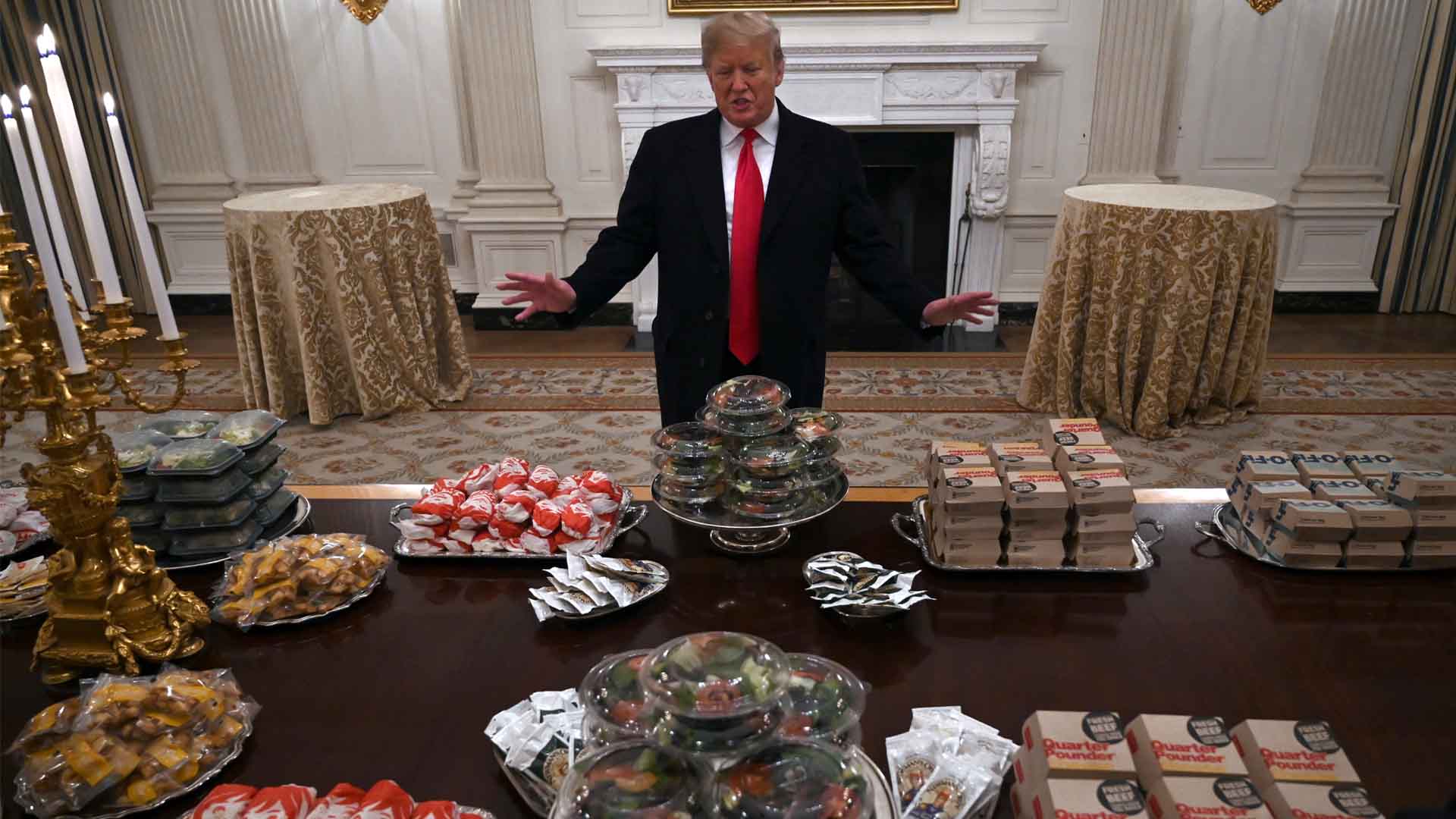 Trump pide y paga comida basura en la Casa Blanca por el cierre del gobierno