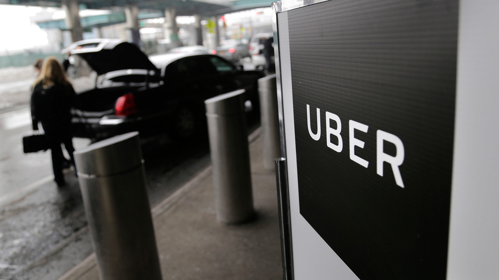 Uber y Cabify suspenden sus servicios en Barcelona debido a la nueva normativa de la Generalitat