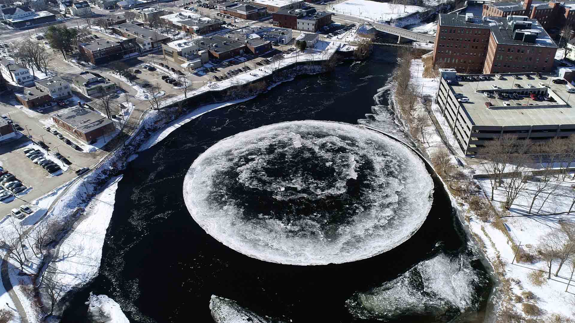 Un enorme disco de hielo intriga a Estados Unidos