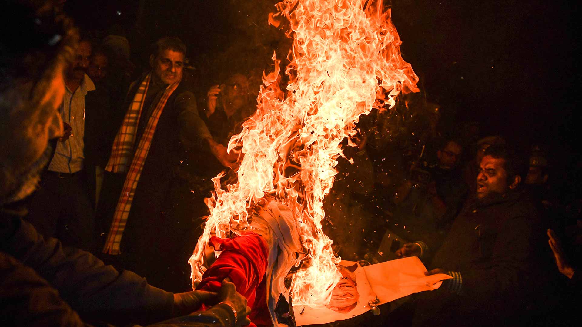 Una persona muere en una manifestación contra la entrada de dos mujeres en un templo hindú
