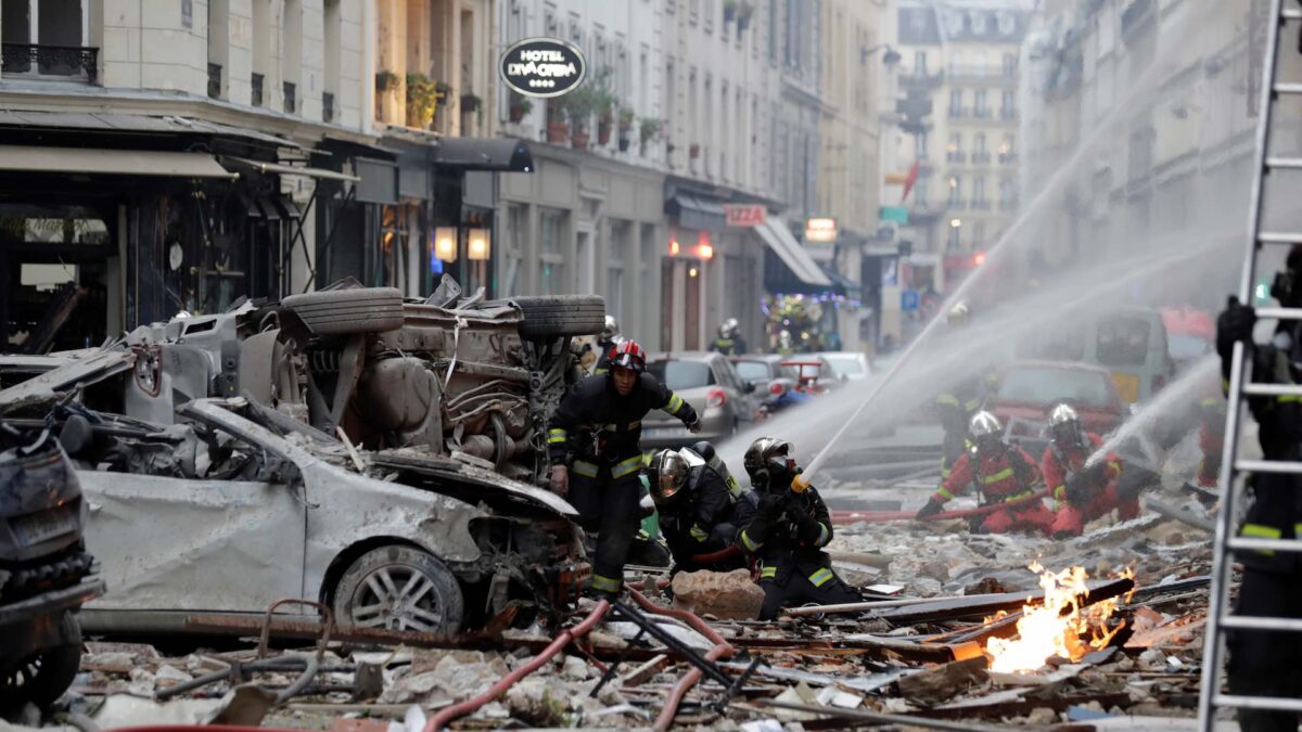 Una mujer española, entre los tres fallecidos en la explosión por un escape de gas en París