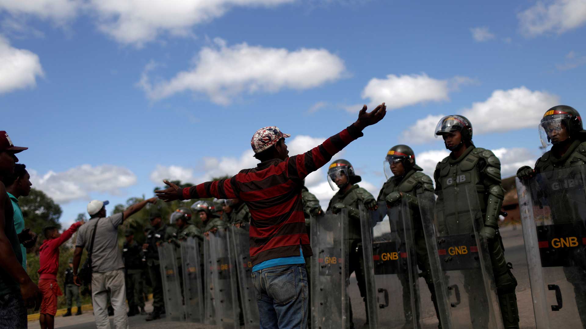 Al menos dos muertos en los enfrentamientos en la frontera entre Venezuela y Brasil