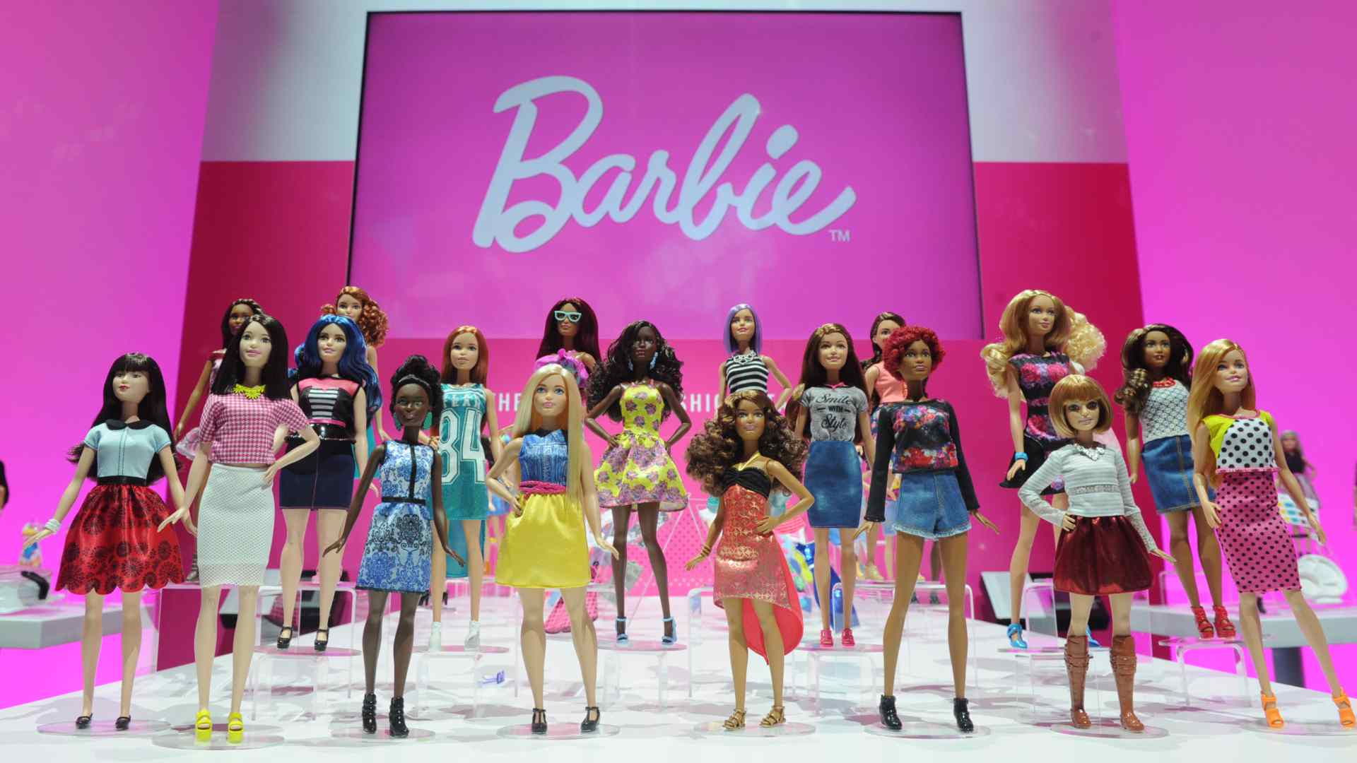 Barbie presenta una muñeca con silla de ruedas y prótesis