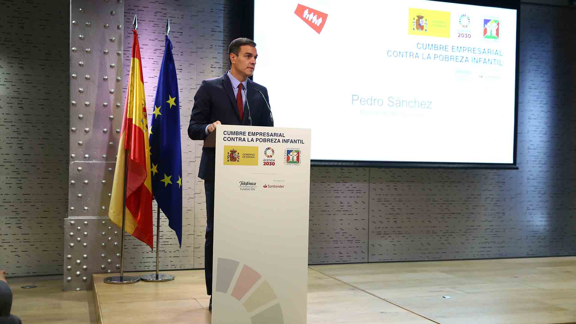 Sánchez apela a una alianza entre el Gobierno y el sector privado para combatir la pobreza infantil
