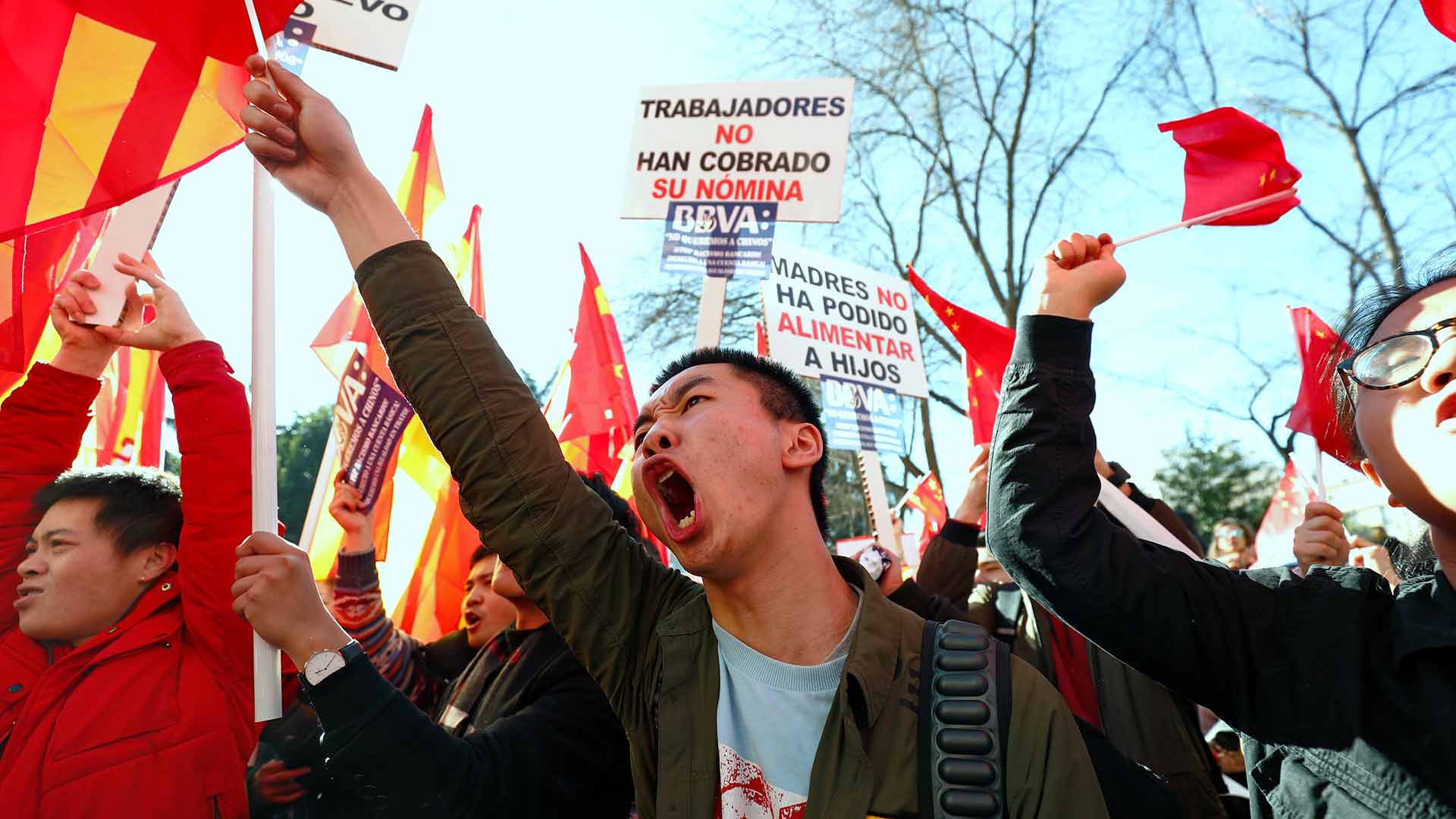 Cientos de chinos se manifiestan en Madrid para pedir el desbloqueo de sus cuentas