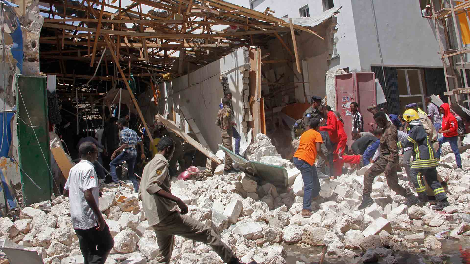Cinco muertos y 25 heridos en un atentado con un coche bomba en Somalia