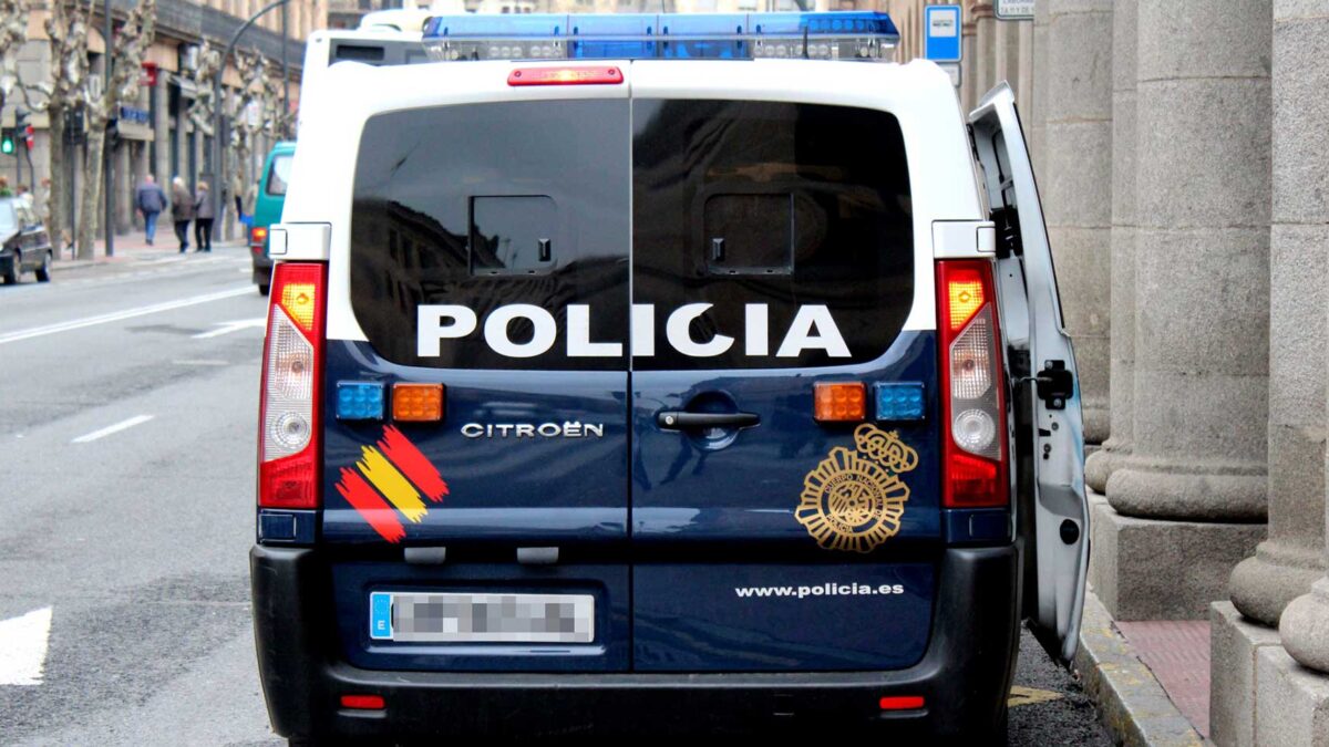 Detenido un hombre tras hallar a su pareja descuartizada en un congelador en Alcalá