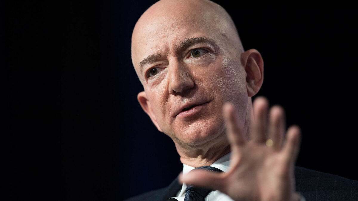 El abogado del ‘National Enquirer’ niega las acusaciones de chantaje de Bezos