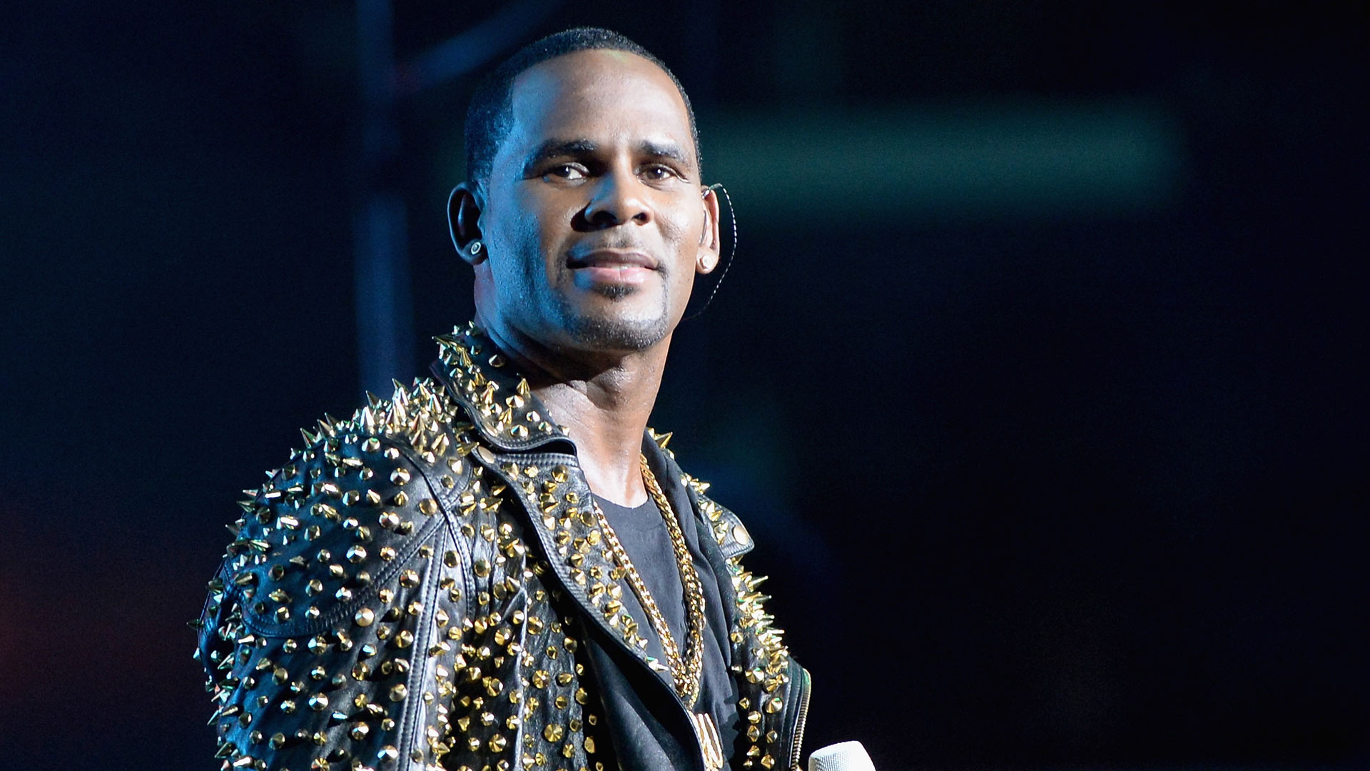 El cantante R. Kelly es acusado de 10 cargos de abuso sexual