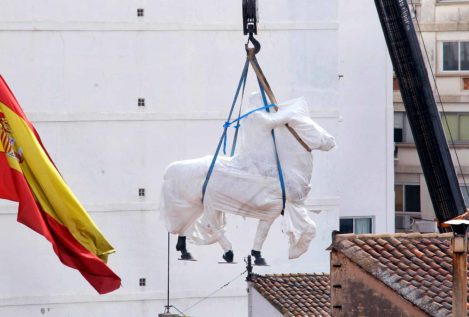 El Ministerio de Justicia pide a 656 ayuntamientos que retiren los vestigios franquistas
