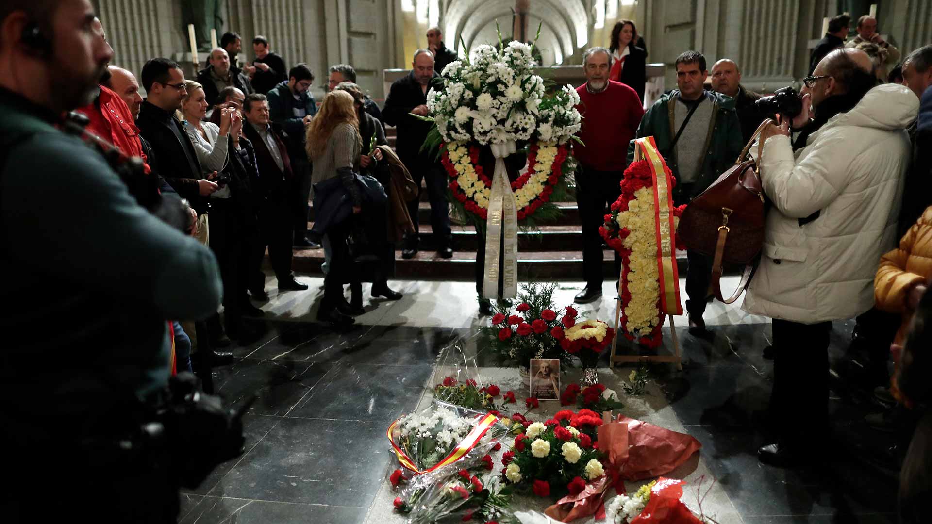 El prior del Valle de los Caídos acatará la decisión judicial y no la del Gobierno sobre la exhumación de Franco