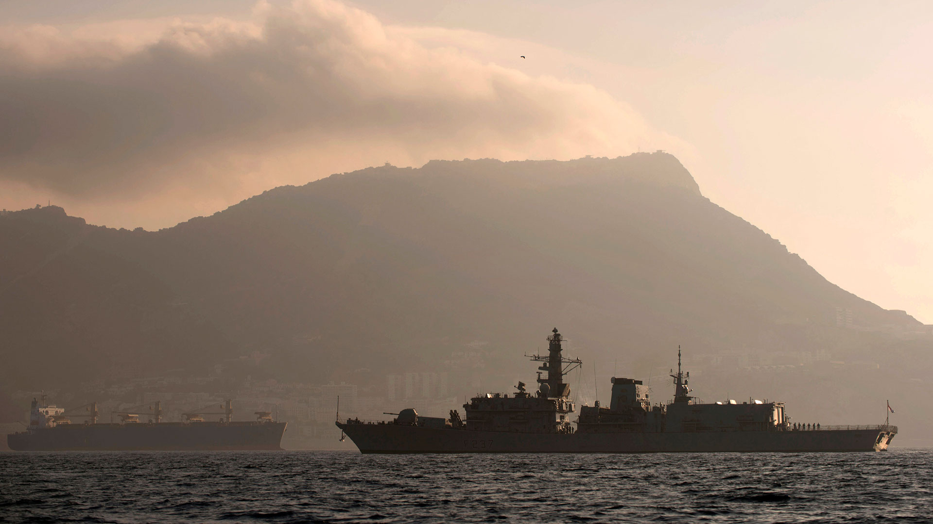 Gibraltar denuncia un incidente de un buque de la Armada con la Royal Navy y España lo niega