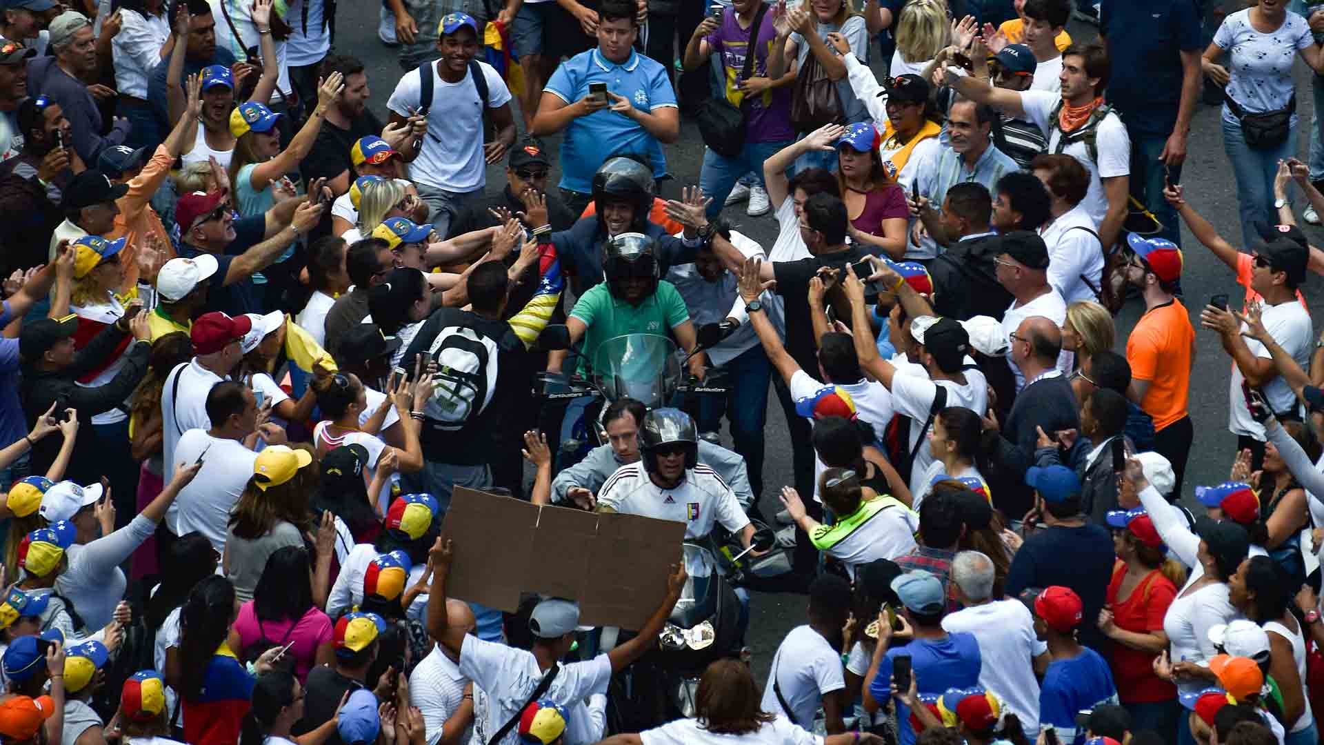 Guaidó anuncia que la ayuda humanitaria entrará en Venezuela el 23 de febrero