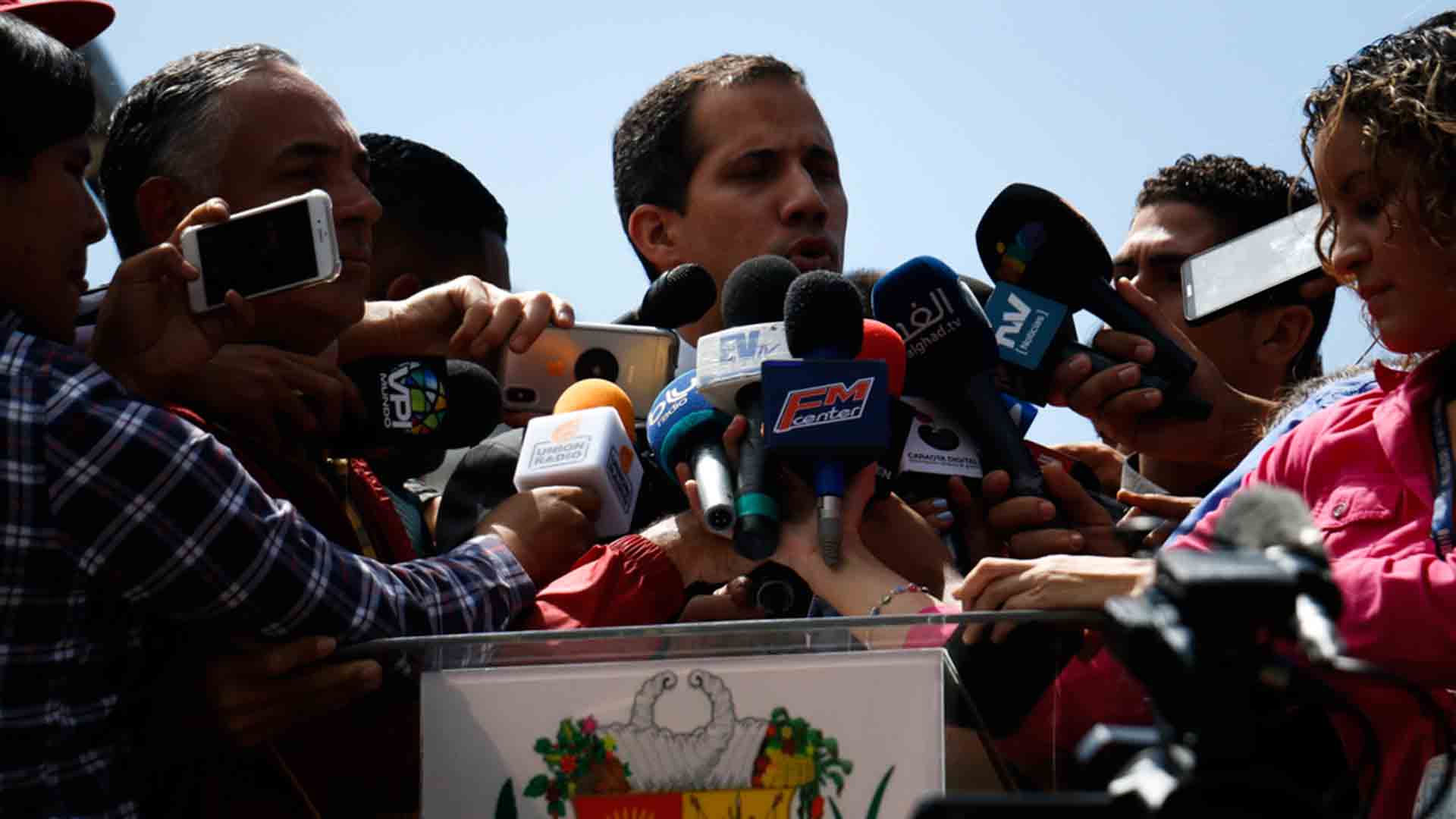 Guaidó convoca movilizaciones a los cuarteles el día 23 para exigir la entrada de la ayuda humanitaria
