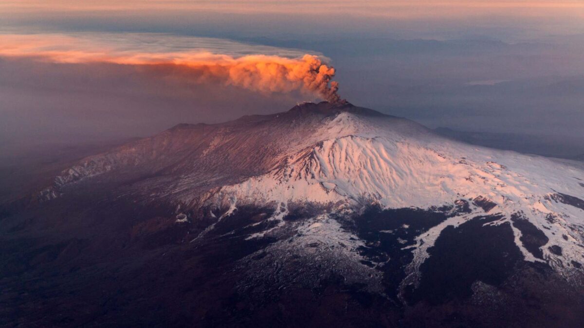 La erupción de volcanes y no un asteroide pudo provocar la desaparición de los dinosaurios