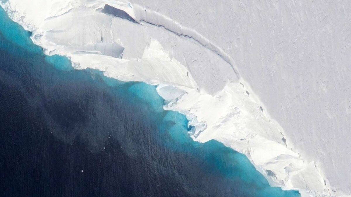 La NASA descubre una cavidad de dos tercios del tamaño de Manhattan en el interior de un glaciar