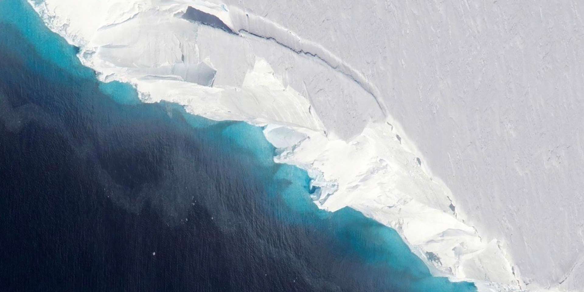 La NASA descubre una cavidad de dos tercios del tamaño de Manhattan en el interior de un glaciar