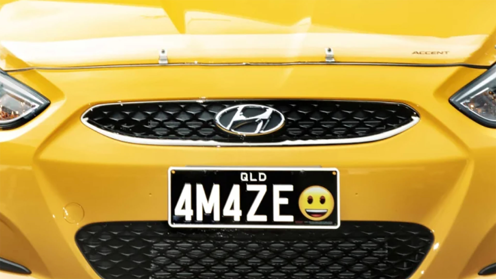 ¿Qué emoticono le pondrías a la matrícula de tu coche? En Australia ya se pueden personalizar
