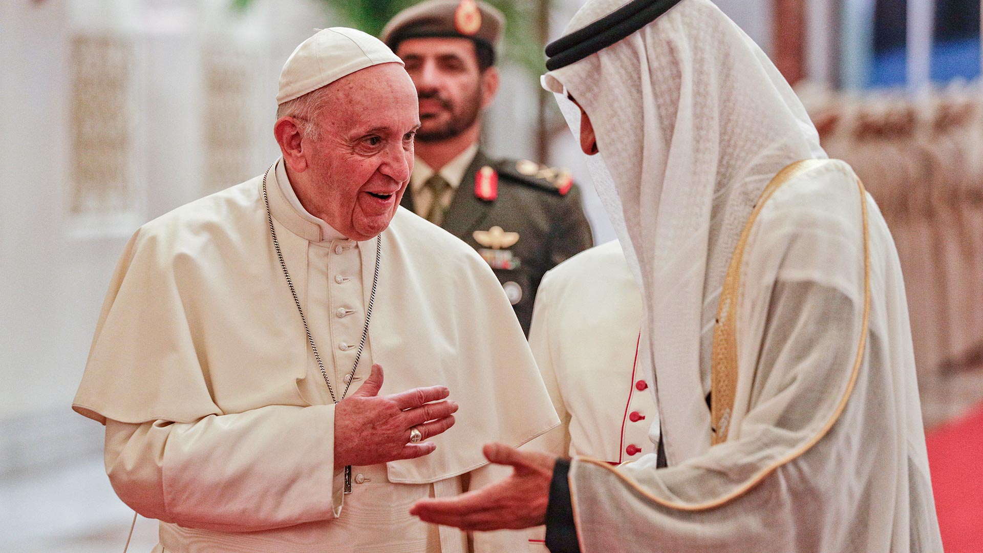 Los Emiratos Árabes Unidos reciben al papa Francisco en una visita histórica