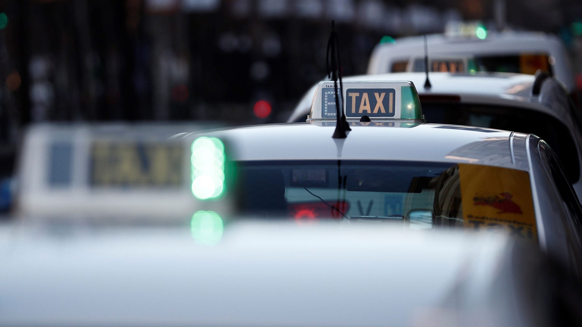 Los taxistas madrileños dejan el Comité del Transporte minutos después de su inicio