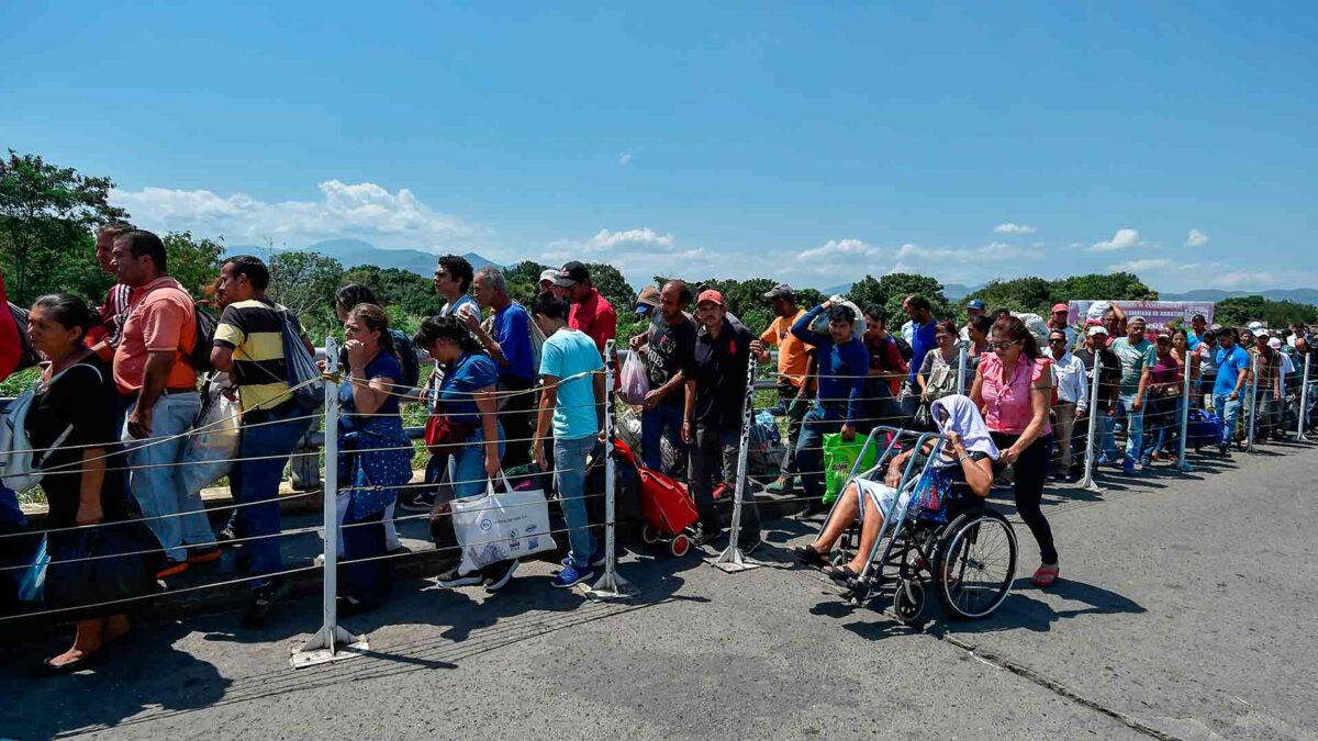 Maduro contraprograma el gran concierto que apoya la entrada de ayuda humanitaria