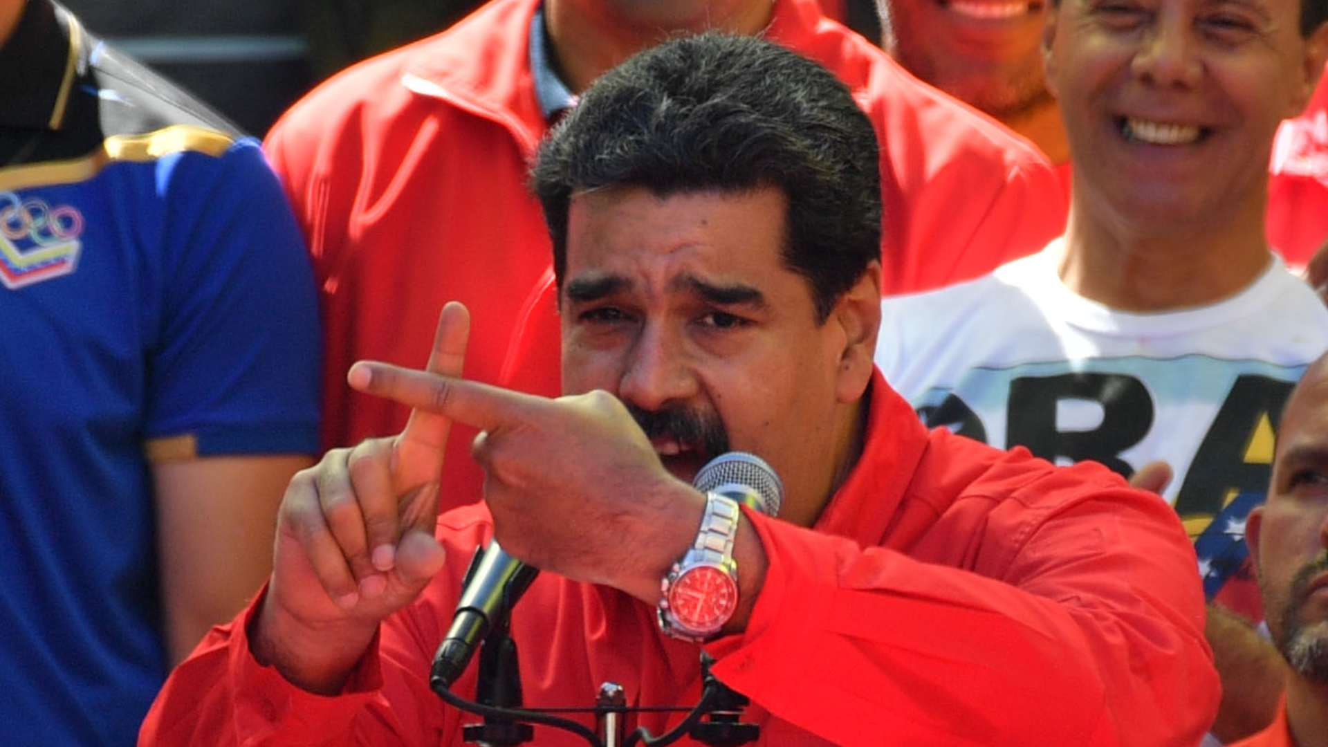 Maduro rompe «todo tipo de relaciones» con Colombia por introducir ayuda humanitaria en Venezuela