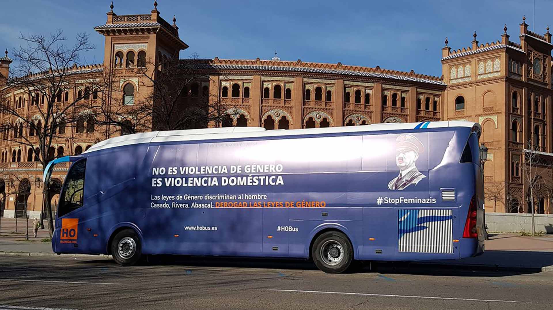 HazteOír carga en su nuevo autobús contra las leyes de la violencia de género