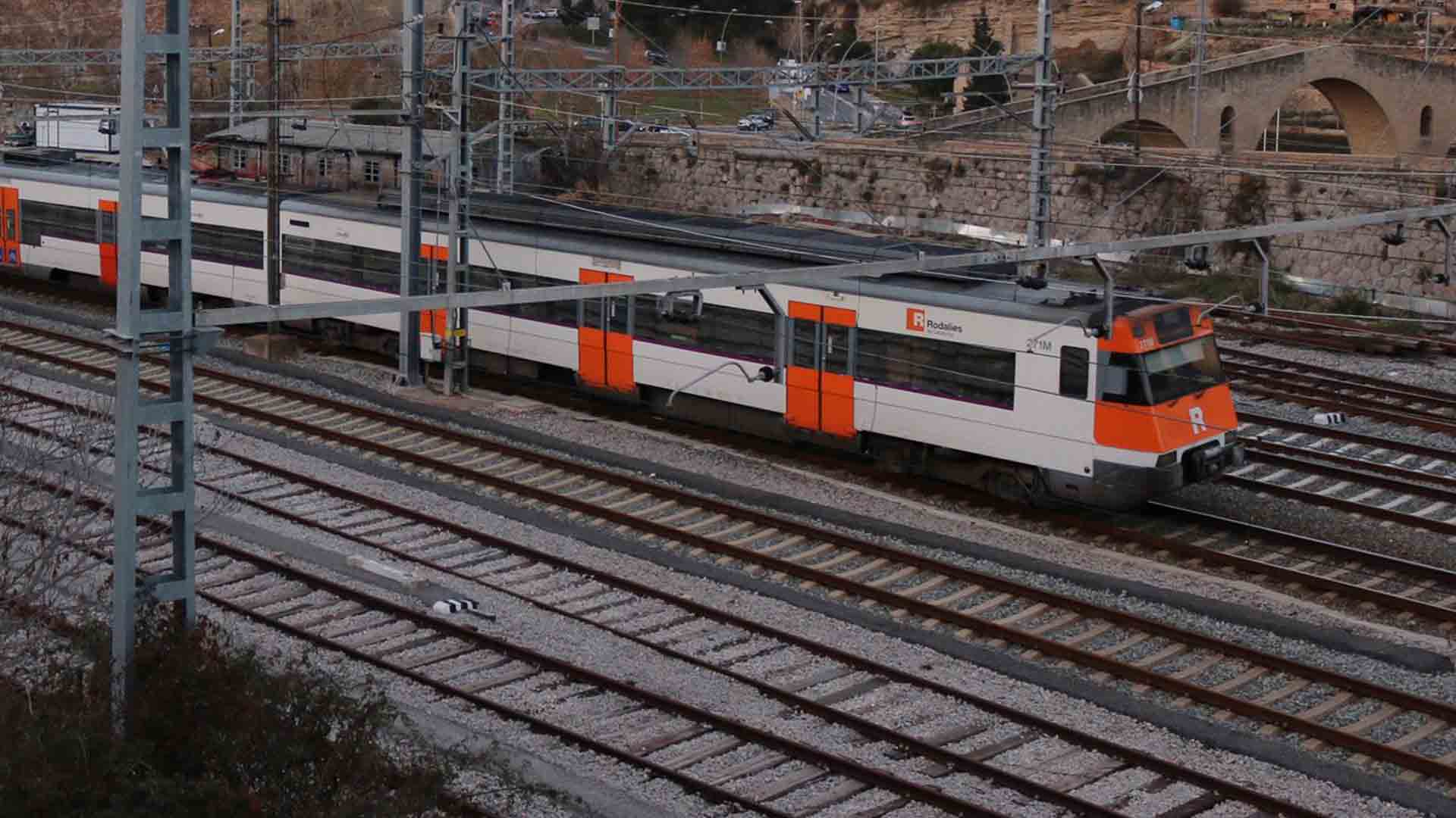 Un muerto y alrededor de 100 heridos en un accidente de tren en Barcelona