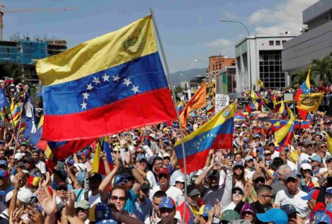 Maduro dice estar de acuerdo con adelantar las elecciones parlamentarias en una nueva jornada de protestas