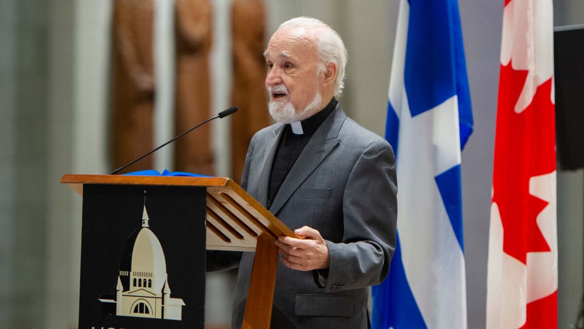 Apuñalado un sacerdote mientras oficiaba una misa en Montreal