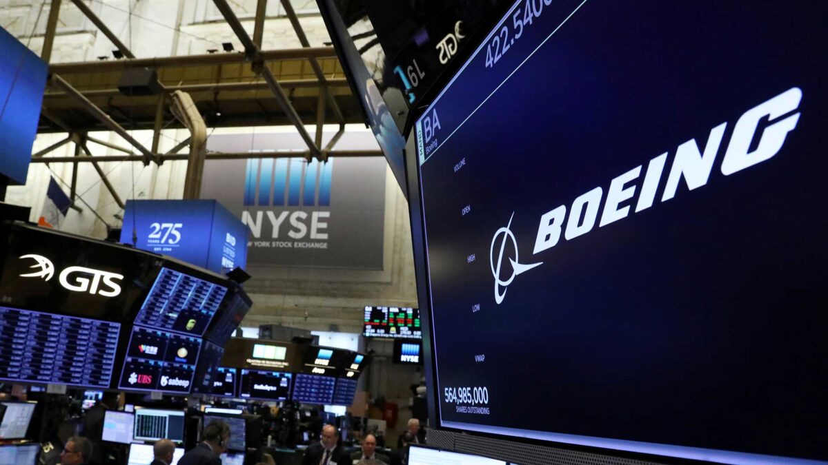 Boeing se desploma en bolsa mientras sigue el goteo de países que vetan el 737 MAX-8