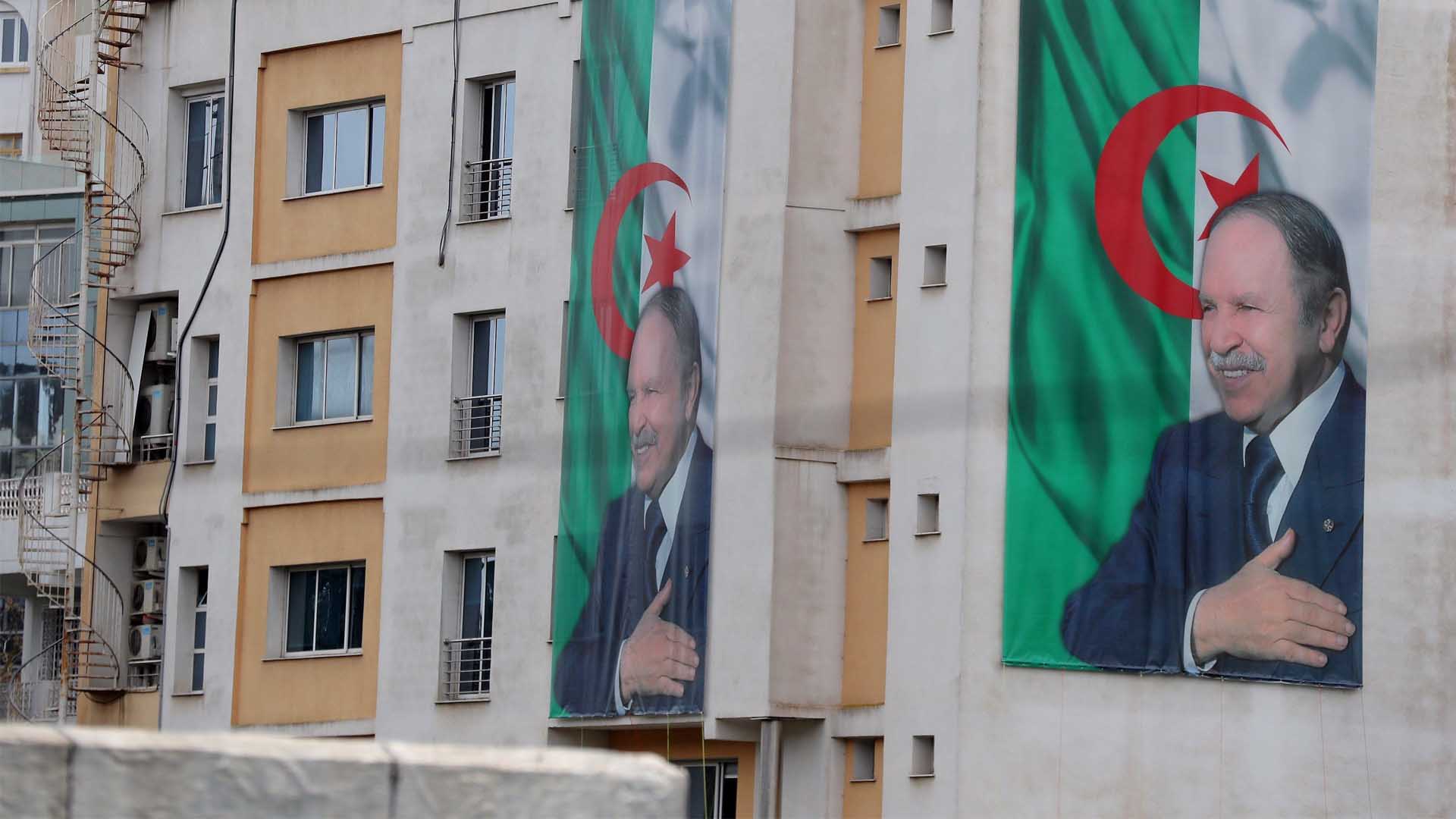 Buteflika renuncia a un quinto mandato y pospone las elecciones presidenciales en Argelia