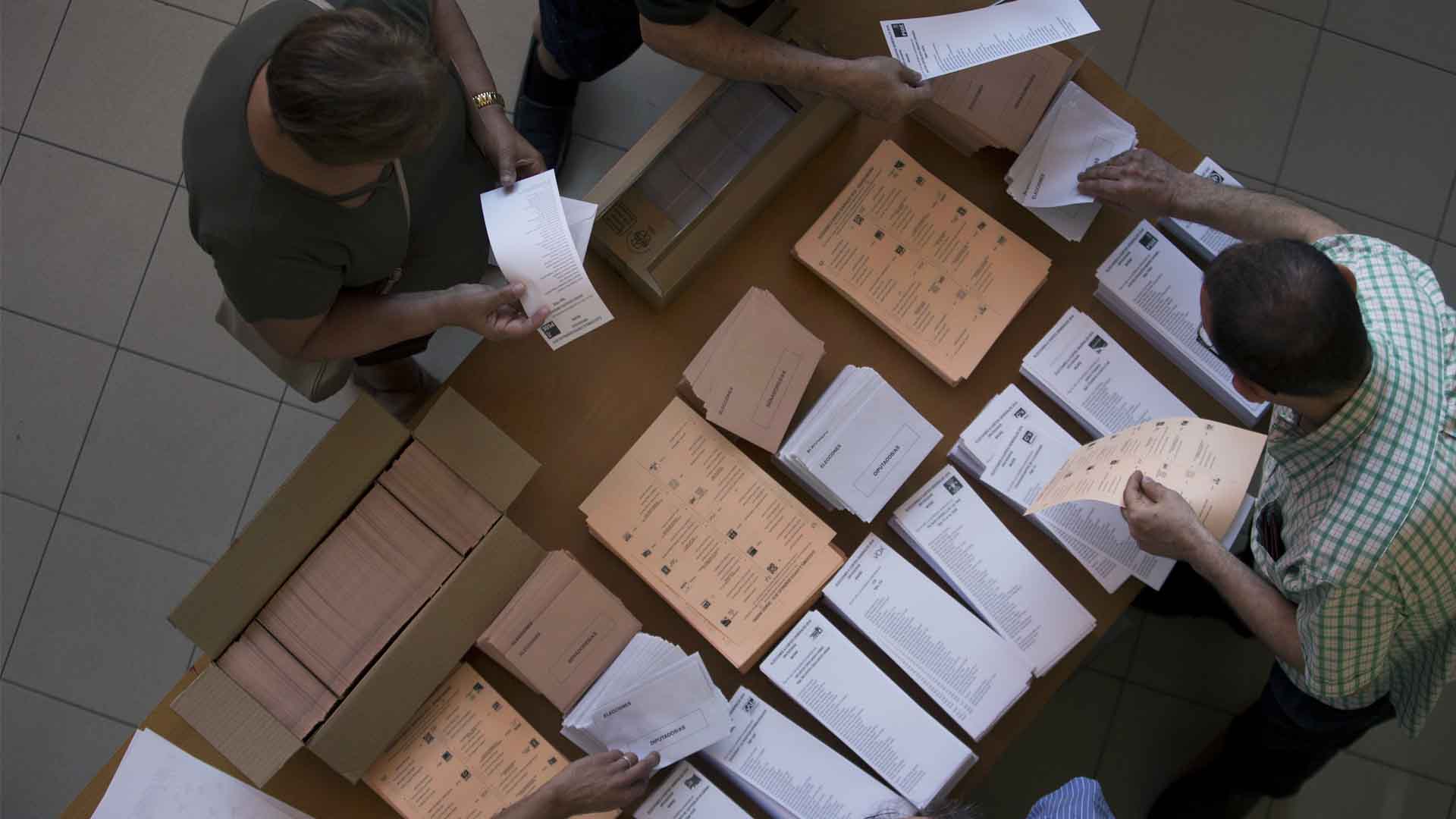 El Constitucional admite a trámite el recurso del Defensor del Pueblo contra el spam electoral
