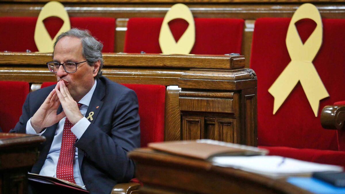 Torra acepta retirar los lazos amarillos pero estudia una alternativa simbólica