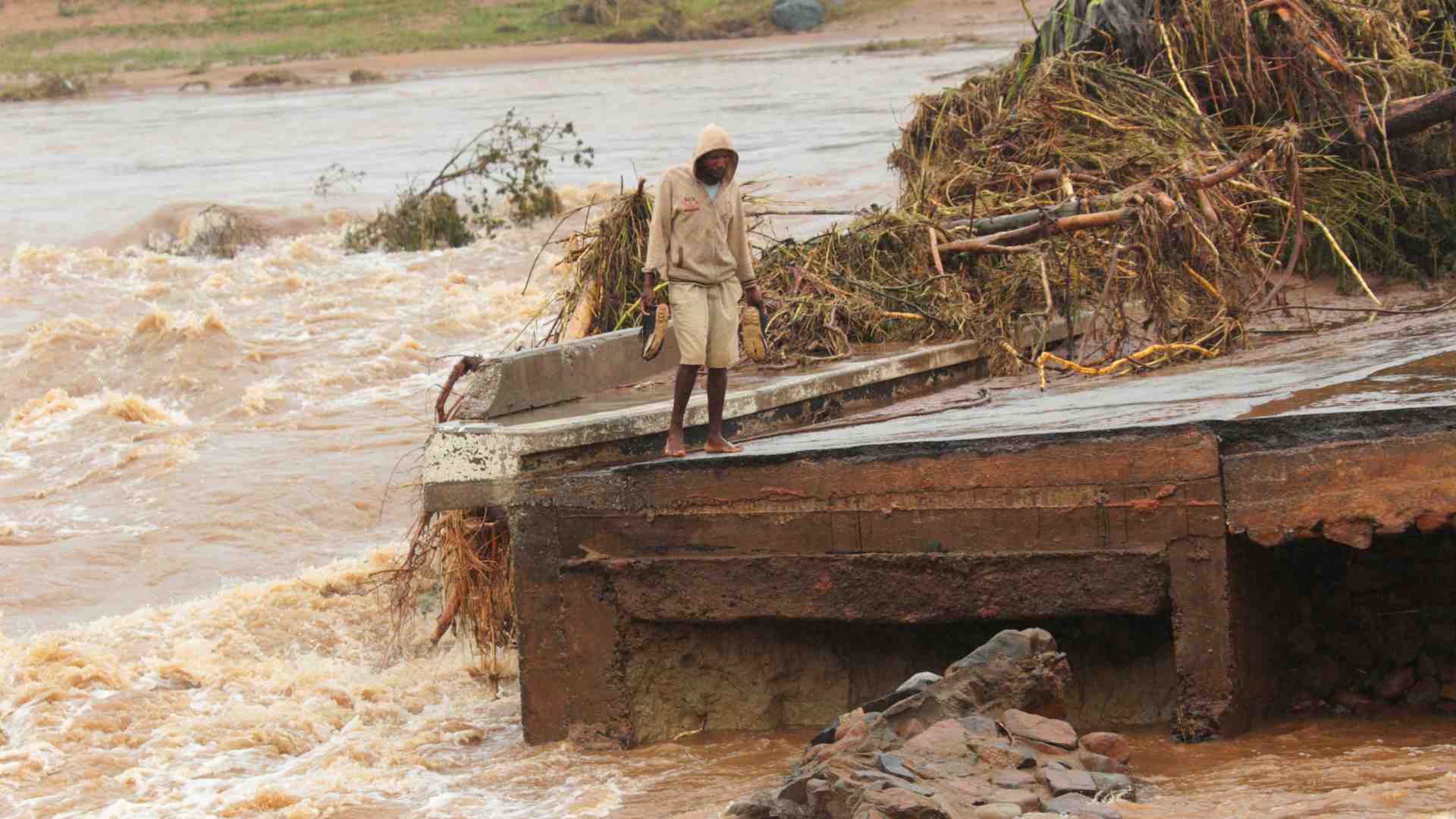 Mozambique y Zimbabue temen que los muertos por el ciclón Idai superen el millar