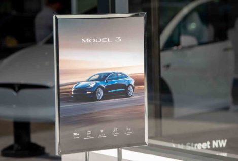 El Model 3, la versión barata de Tesla sale a la venta