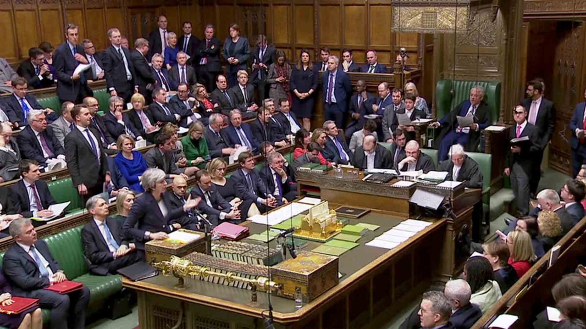 El Parlamento británico rechaza un Brexit sin acuerdo por solo cuatro votos de diferencia